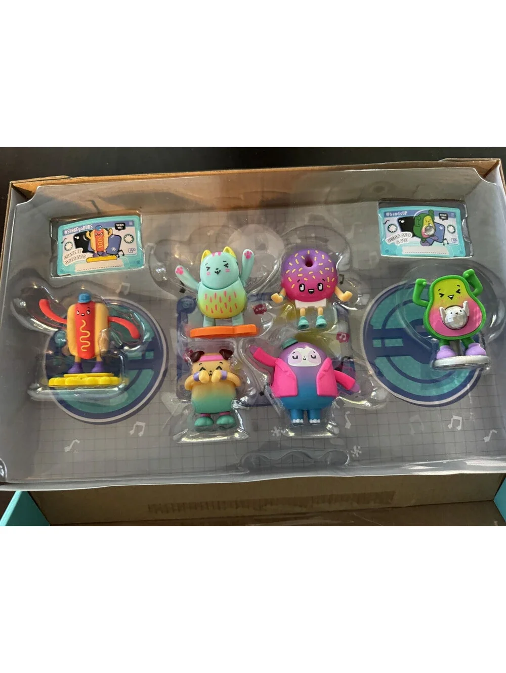 OH! MY GIF Moving Collectibles Toy with 6 Exclusive Dancing GIFbits, Multicolor